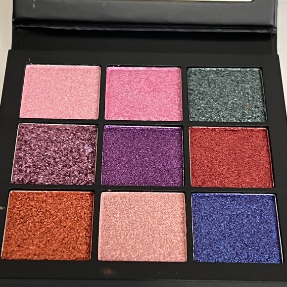 Huda Beauty Gemstones Obsessions Shadow Palette - Picture 3 of 5